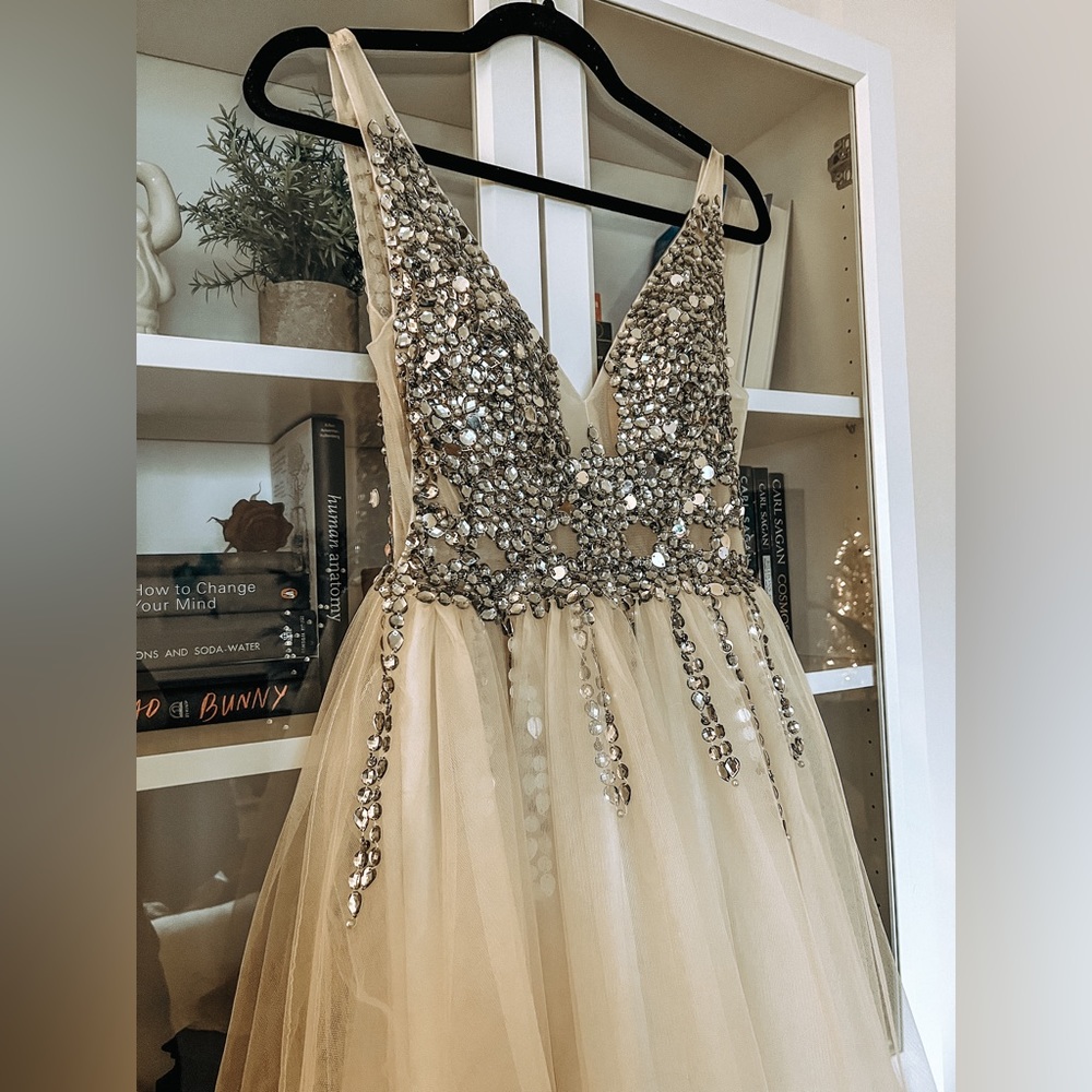 Elegant Beaded V-Neck Maxi Dress in Champagne - Picture 3 of 11
